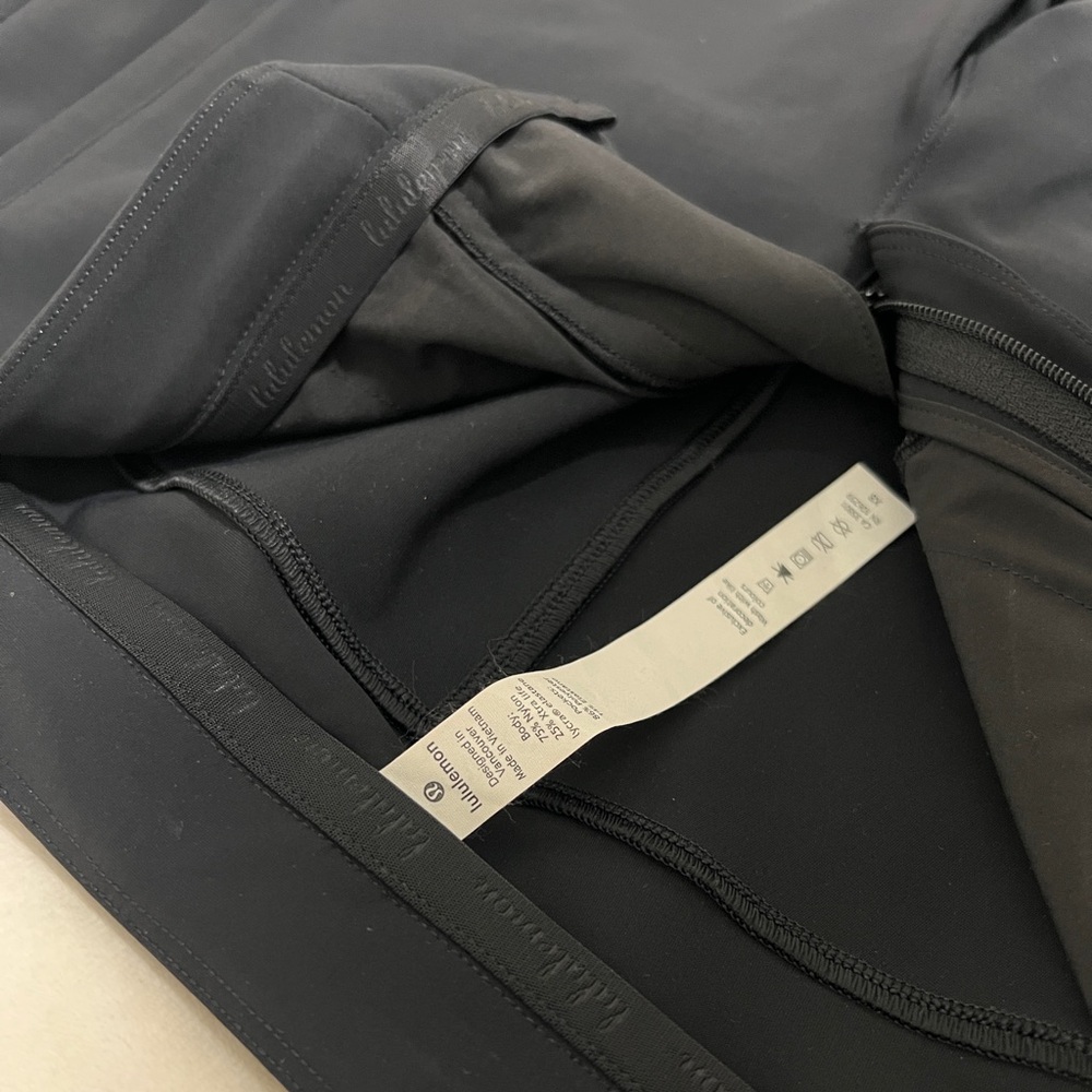 Lululemon black dress pants size 8
